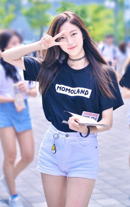 f elris jey on in 2019 kpop female idols kpop nancy momoland korean girl