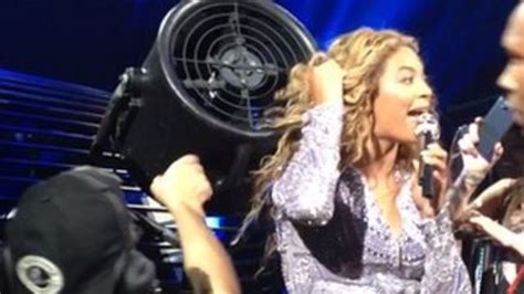Beyonce S Hair Gets Stuck In A Fan Bbc News