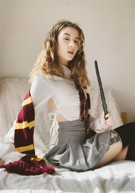 do you like my hermione granger cosplay scrolller
