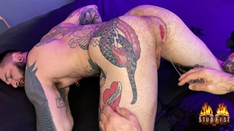 tattooed fisting power bottom teddy bryce gets extreme