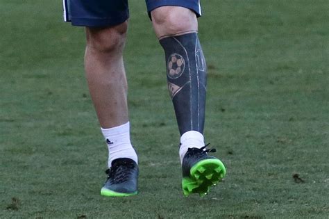 Lionel Messi Shows Leg Tattoo At Argentina Training Session Mirror Online