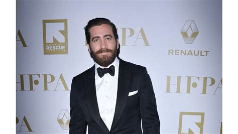 Jake Gyllenhaal Loves His Own Pictures 8days