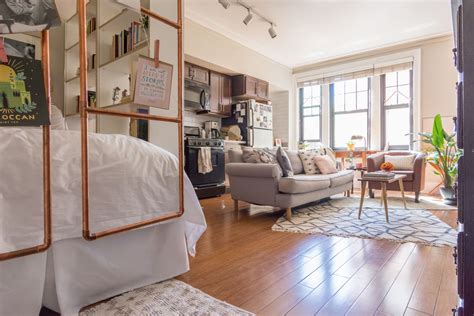 house   cute  square foot chicago studio apartment therapy