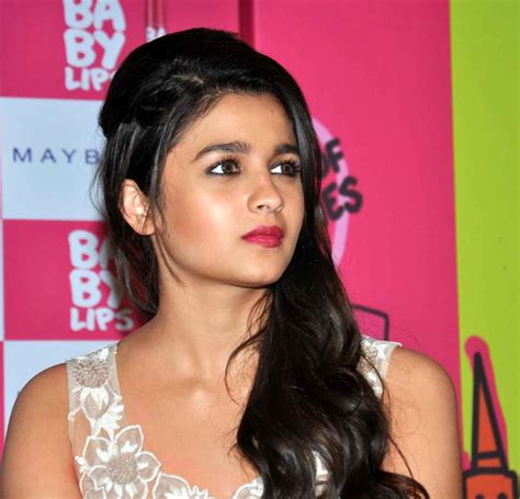 high quality bollywood celebrity pictures alia bhatt looks cute and