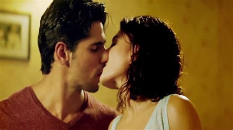 jacqueline fernandez kissing scene siddharth malhotra in