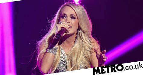 watch carrie underwood sing cry pretty at country music awards metro news