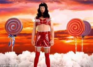 Josh Duhamel Wears Katy Perry S Spray Cream Bra As He Whips Up A Frenzy