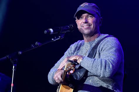 Kenny Chesney Extends Country Airplay No 1s Record Billboard
