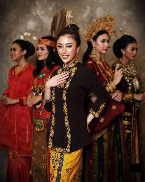 Ini 34 Busana Adat Yang Ditampilkan Para Finalis Puteri Indonesia 2020