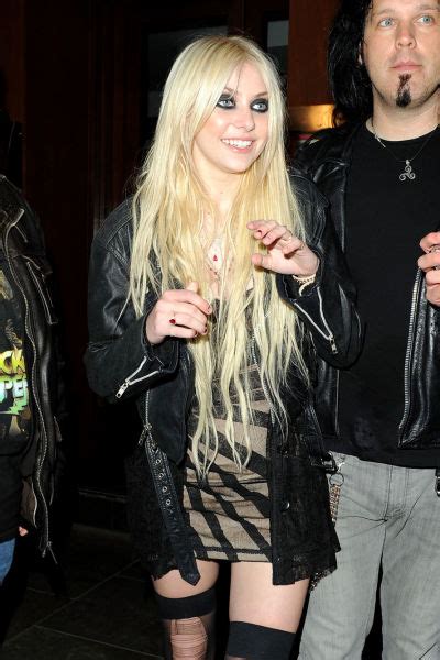 Taylor Momsen Looks Way Too Sexy For Her Age 14 Pics