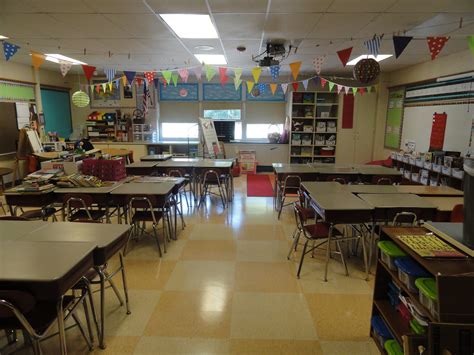 Bunting Books And Bright Ideas Classroom Set Up Day 3