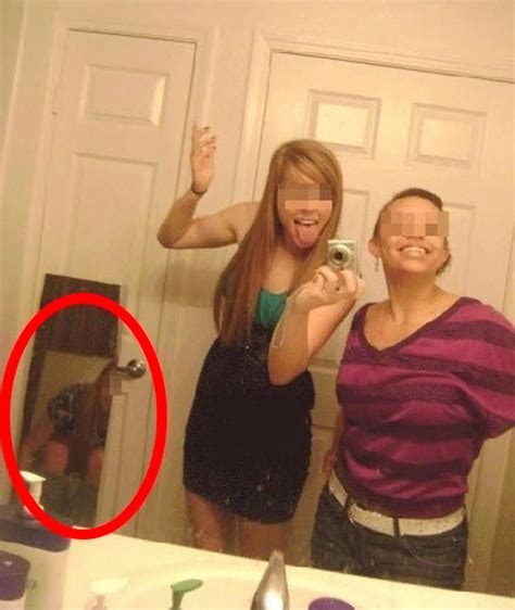 72 Of The Worst Selfie Fails By People Who Forgot To Check