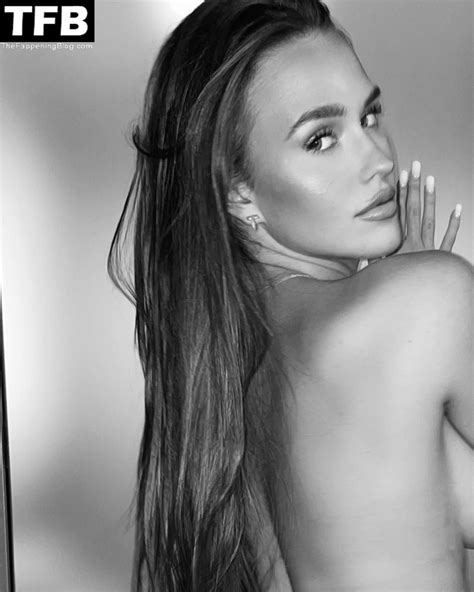 Laura Sophie Müller Topless And Sexy 9 Photos Thefappening