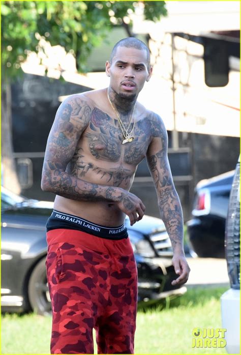 chris brown  shirtless    video shoot photo  chris brown shirtless