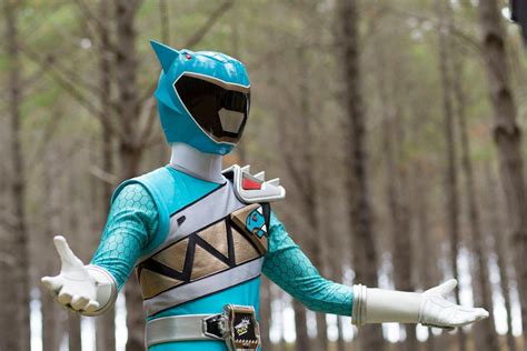 aqua ranger debuts  power rangers dino super charge