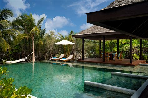 anantara kihavah maldives villas launches  spa villa hill dean