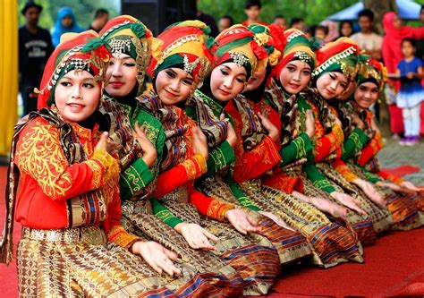 Saman Dance From Aceh Indonesia Indonesian Islands Culture Tourism