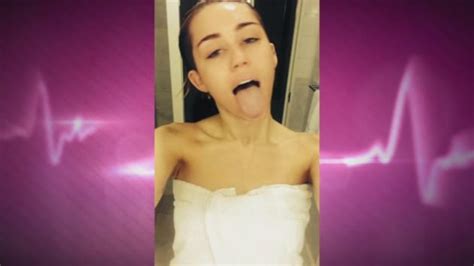Miley Cyrus Posts Shower Selfie On Twitter The Hollywood