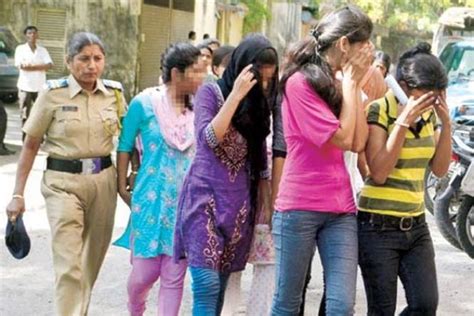 Mumbai Police Arrested 40 Couples From Hotel Rooms For