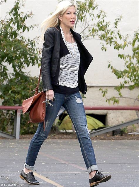 Tori Spelling Looks Downcast As She Displays Thin Frame In Skinny Jeans