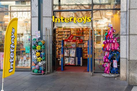 intertoys verkoopt zeven grote winkels aan toychamp retailtrends
