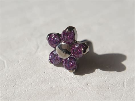 neometal threadless  gem flower  rogue piercing