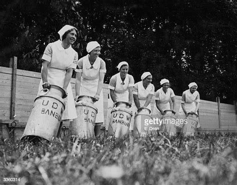 milking maids photos et images de collection getty images
