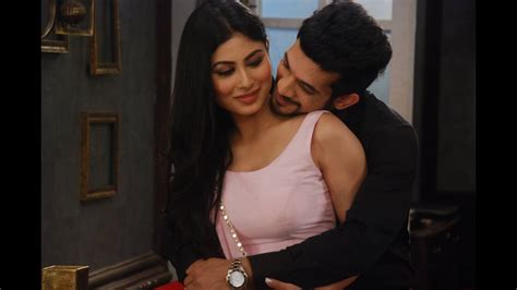 Mouny Roy Hot Romantic Scene Nagin Serial With Arjun