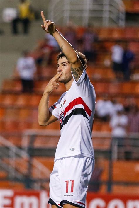 São Paulo Reafirma Vontade De Adquirir Alexandre Pato Jovem Pan