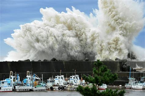 typhoon roke passes  japan tsunami zone  heads north cripples tokyo commuter trains