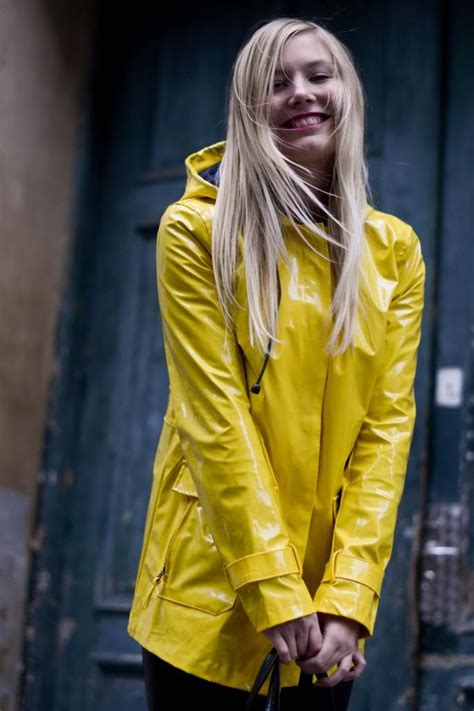 yellow pvc hooded raincoat i love her smile ropa estilo mujer