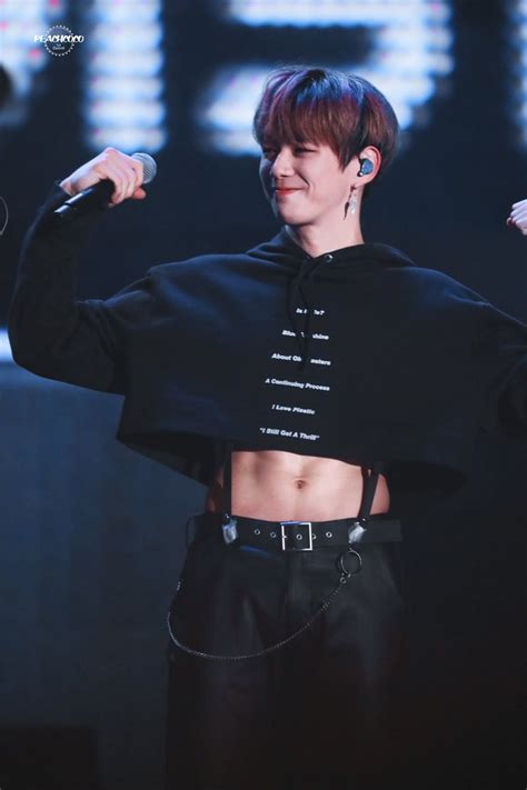 Wanna One S Kang Daniel Exposed His Jaw Dropping Abs In Sexy Crop Top