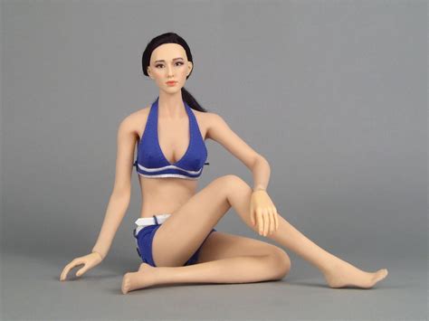 phicen s super flexible seamless 1 6 scale figure with a stainless