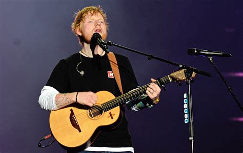 ed sheeran treats england squad  surprise acoustic performance  st