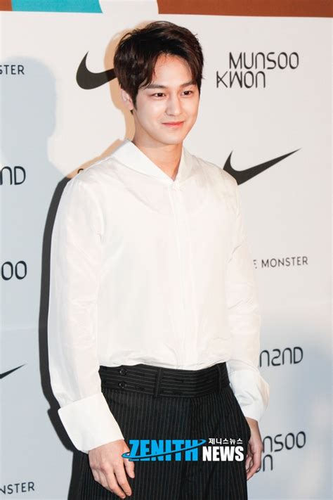 actor kim bum to fulfill his military duties as public service worker