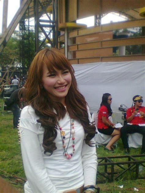 celebrity pictures indonesia ayu ting ting