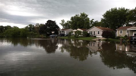 lake beach flooding displaces residents chicago tribune