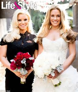 pregnant jessica simpson covers her stomach with a bouquet in best