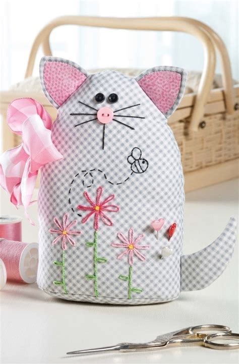 sweet kitty pincushion · extract from easy to learn hand