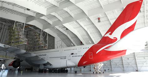 qantas unveils  sized hangar  lax