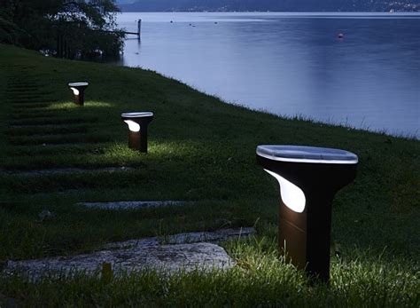 Camminamento giardino elegante e confortevole di ciottoli e pietre semplici contrasta il verde intorno. Illuminare gli esterni, a costo zero - Casa & Design