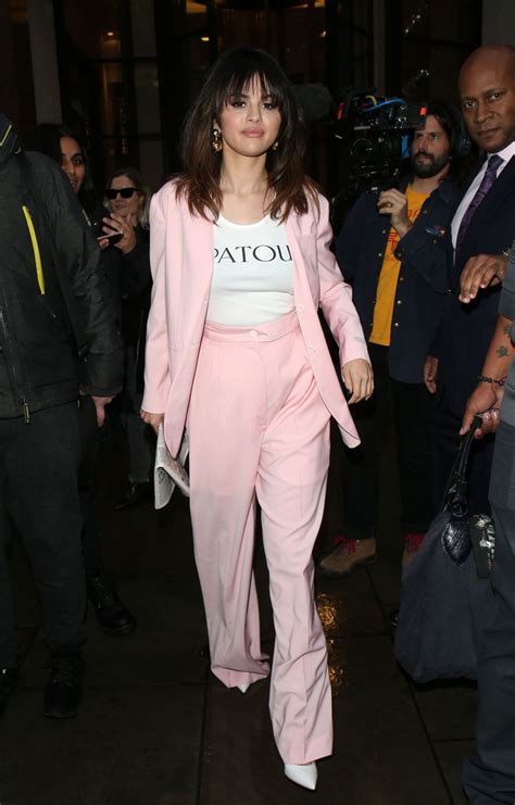 braless selena gomez out in london super fucking sexy