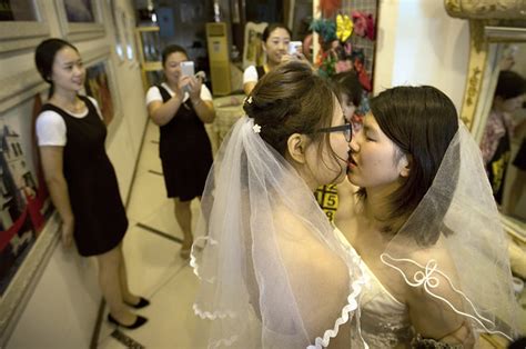 look at how cute this informal lesbian wedding in china was