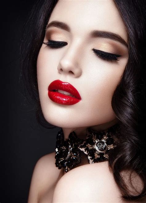 pin by ༻ ℐ 𝒶𝓂 ♕ ℋ𝒾𝓈 ༺ on ♡°red lips°♡ perfect red lipstick lipstick