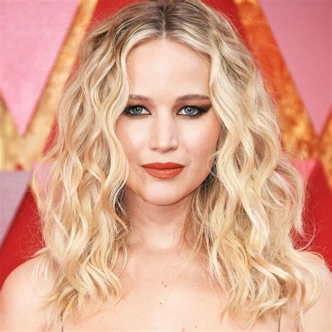 Jennifer Lawrence Opens Up About Her Sex Life—and Stis