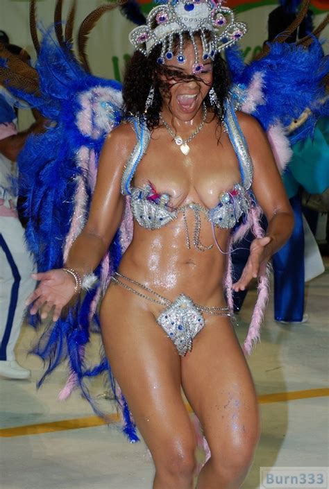 enjoy hourglass bodies of latina divas on carnival 77