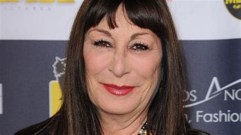 Anjelica Huston ‘ryan O’neal Smashed His Skull Into My Forehead At A