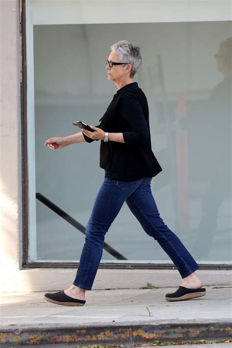 jamie lee curtis casual style beverly hills