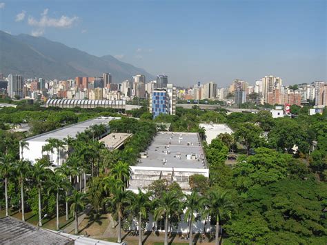 Ciudad Universitaria De Caracas Al Fondo La Fau El Olímpi… Flickr