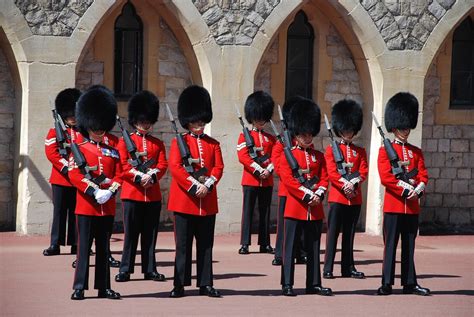 changing   guards great  photo  pixabay